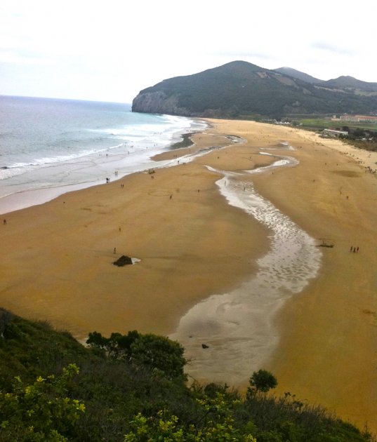 Las playas de la parte oriental de Santander. Largas playas de arenas doradas