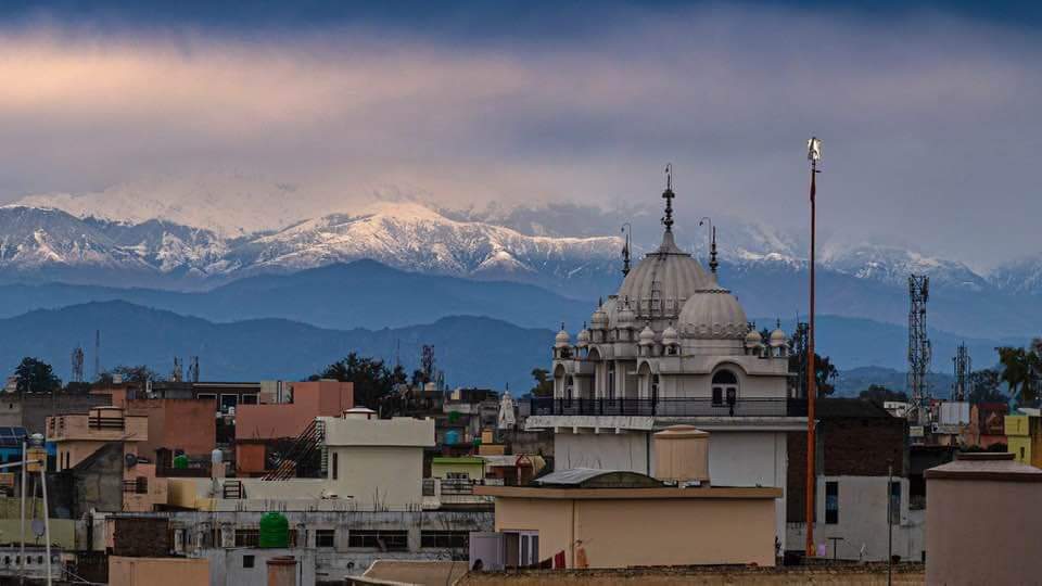 Himalaya desde ciudad de Jalandhar (al norte de Nueva Delhi)