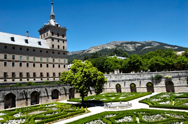 Los austeros y sobrios jardines del Escorial