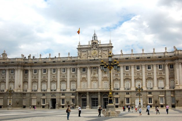 El palacio Real de Madrid, el palacio del primer Borbón. Un palacio sobre el antiguo Alcazar árabe   