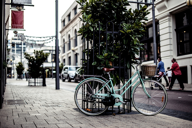 Poco a poco los ciudadanos van utilizando cada vez más la bicicleta dentro de la ciudad 