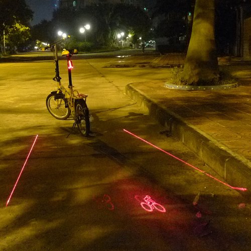 Las luces led y laser en los faros de la bicicleta, una forma de hacerte ver cuando circulas en bicicleta  