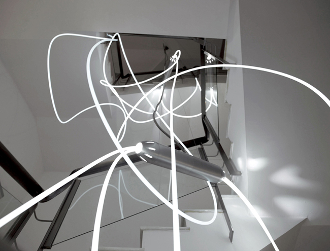 HLF, una luminaria de cables de fibra óptica para decorar espacios interiores