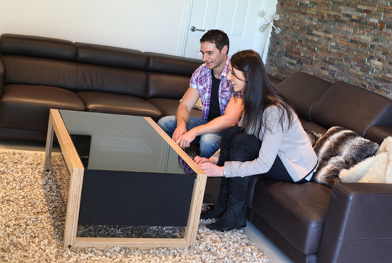 Tecnología y diseño, una mesa baja con pantalla táctil 