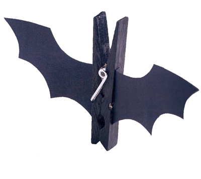 Cómo hacer unas bromas para haloween: murciélagos con pinzas y manos heladas 