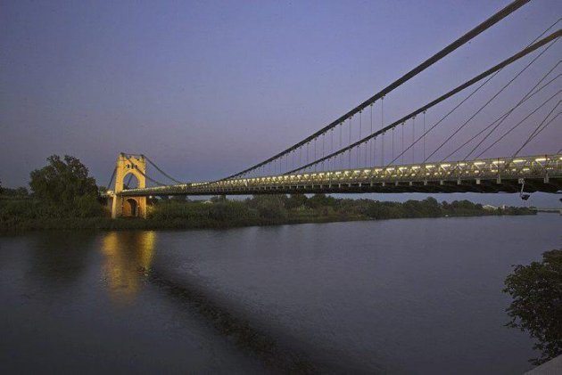 Puentes de España. El puente de Amposta. Uno de los pocos puentes colgantes de España proyectado por el ingeniero  Jose Eugenio Ribera  