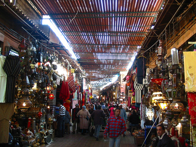 De dónde surgen los zocos de las ciudades árabes y los mercados de las ciudades cristianas, un origen común  