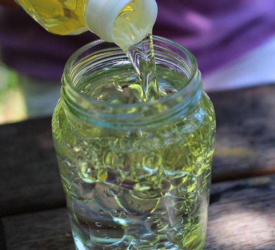 Mezclar agua jabon y aceite